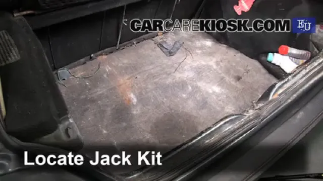 1988 Volkswagen Golf TDI 1.6L 4 Cyl. Turbo Diesel Levantar auto Usar el gato para levantar el auto
